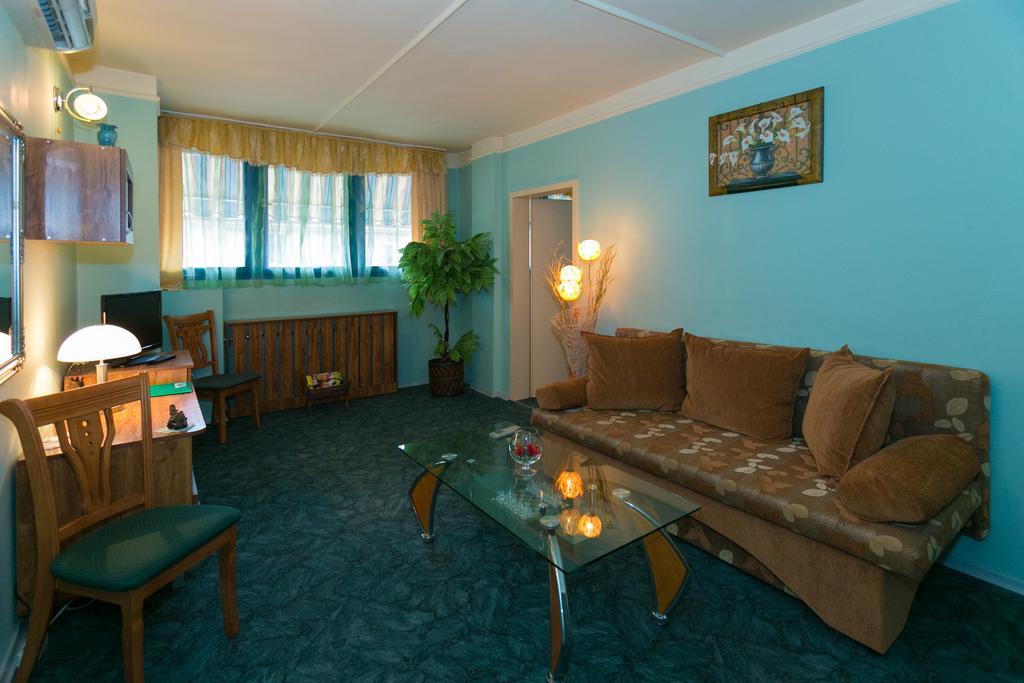 Yor-Daniel Hotel Pazardzhik Room photo